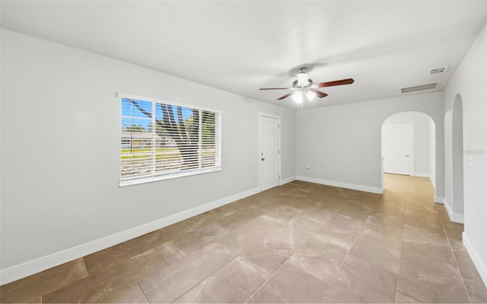 1715 Sunset Dr Property Photo 3