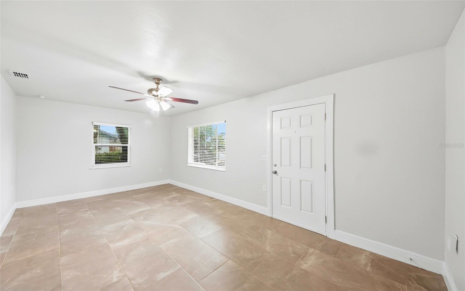 1715 Sunset Dr Property Photo 7