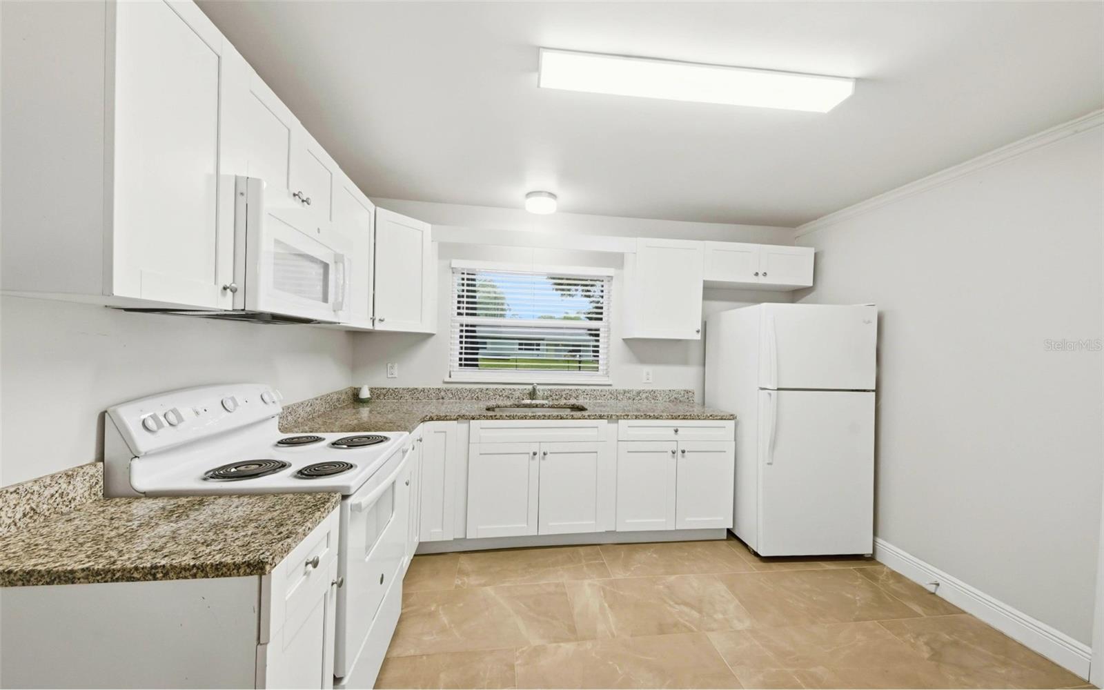 1715 Sunset Dr Property Photo 9