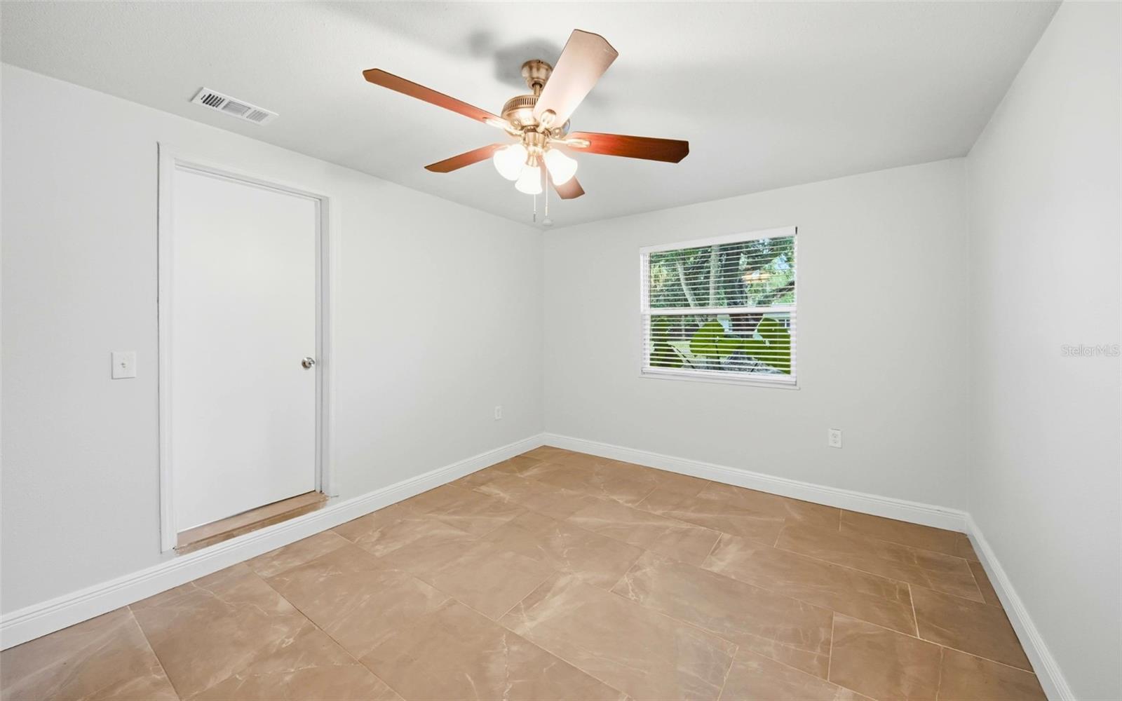 1715 Sunset Dr Property Photo 12