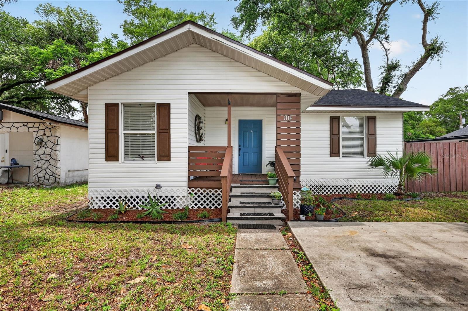 1114 Pine Ave Property Photo 1