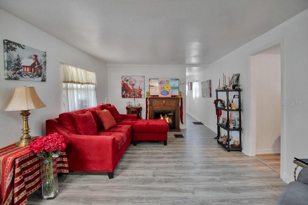 18222 Lynbrook Rd Property Photo 6
