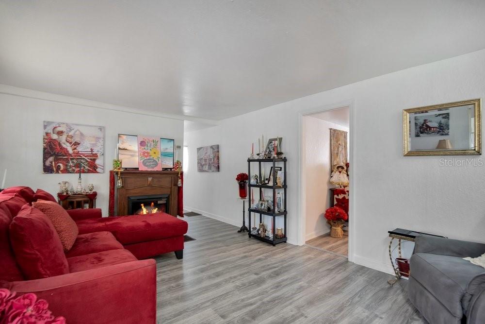 18222 Lynbrook Rd Property Photo 7