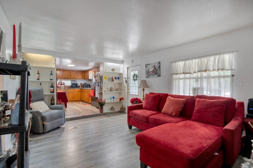 18222 Lynbrook Rd Property Photo 8