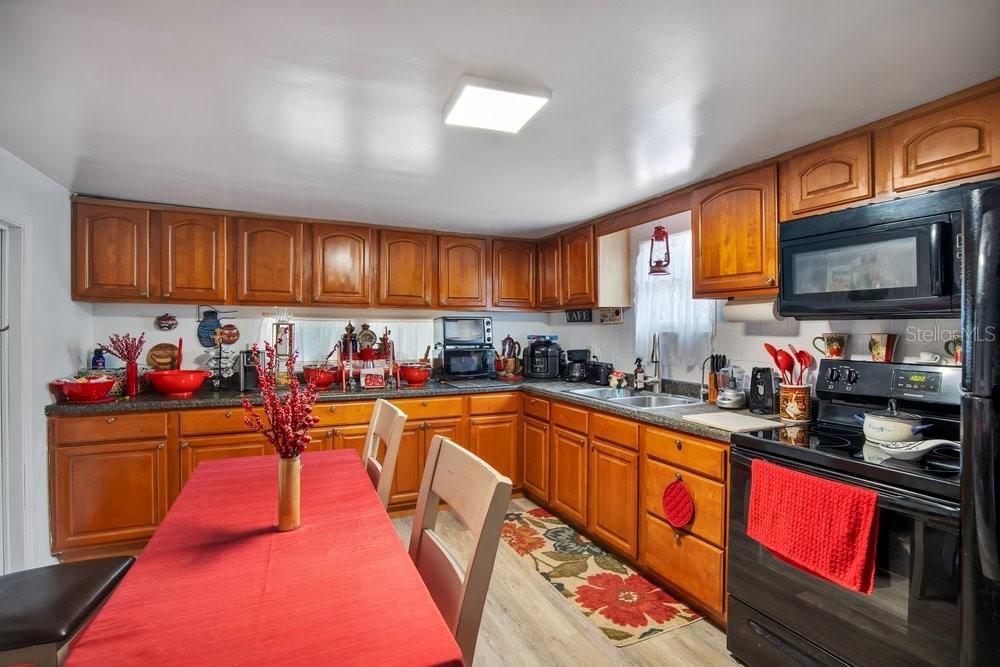 18222 Lynbrook Rd Property Photo 9