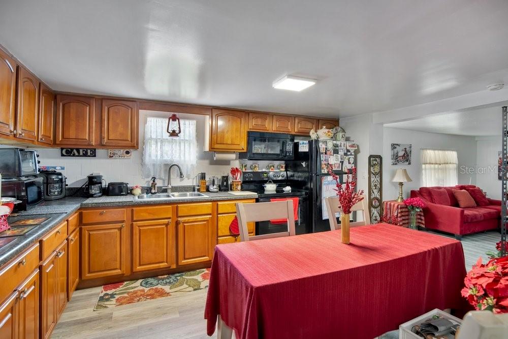 18222 Lynbrook Rd Property Photo 11
