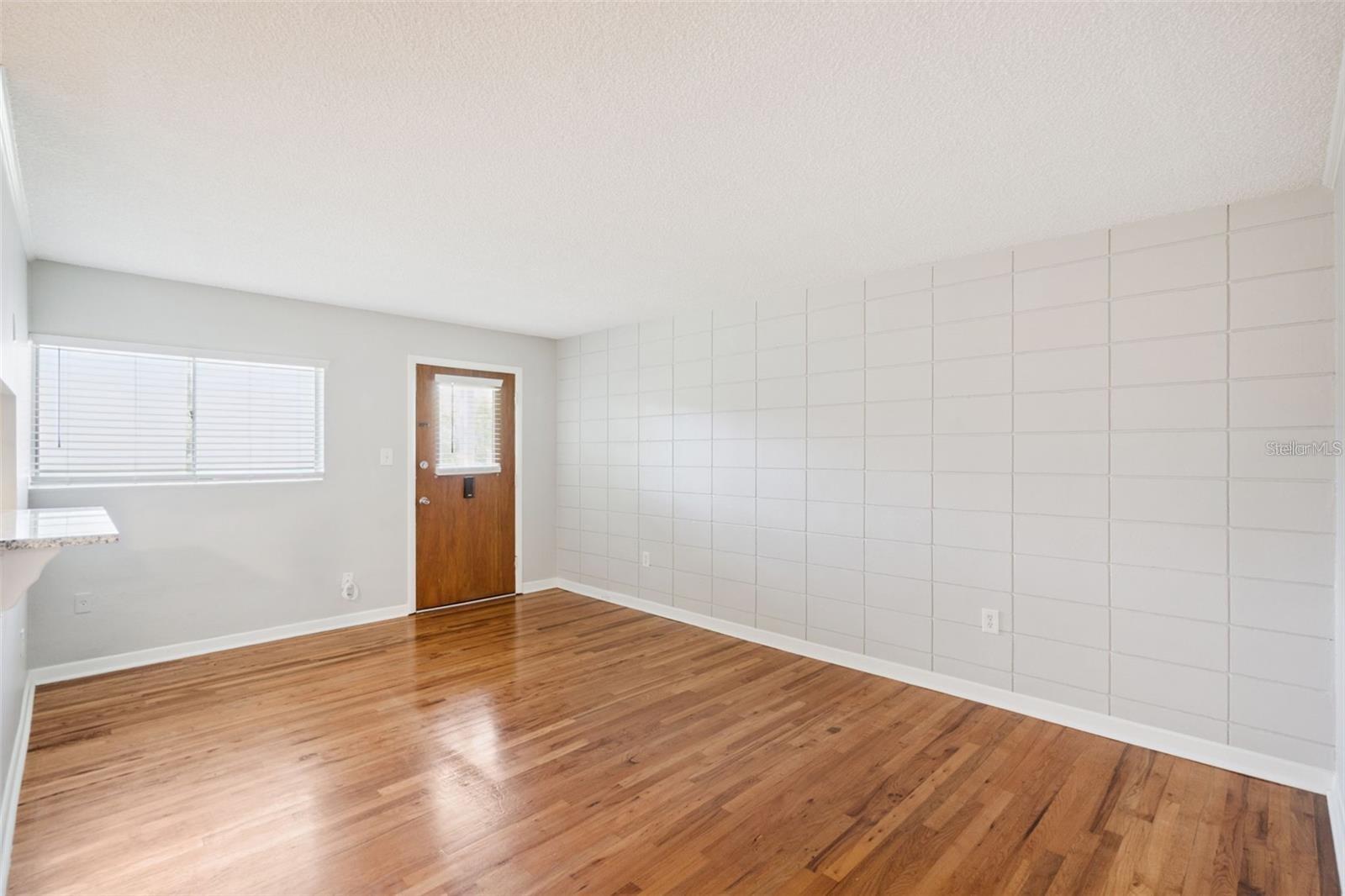 320 Lakeview St #213 Property Photo 3