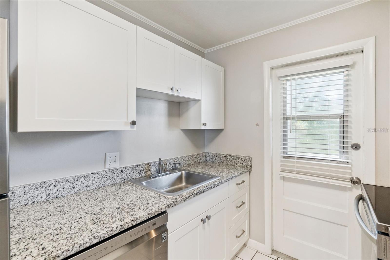 320 Lakeview St #213 Property Photo 10