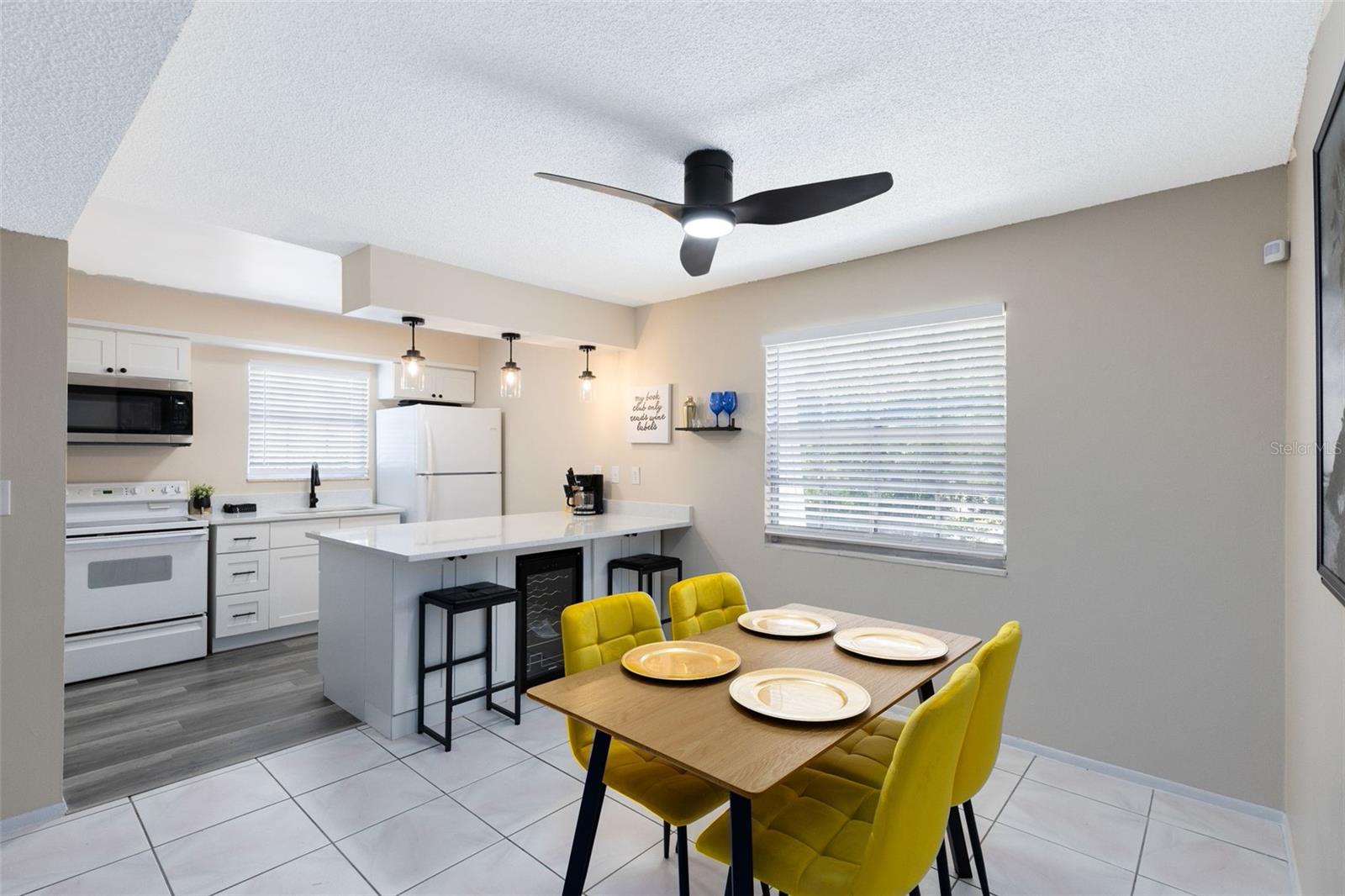 1228 E Muriel St Property Photo 3