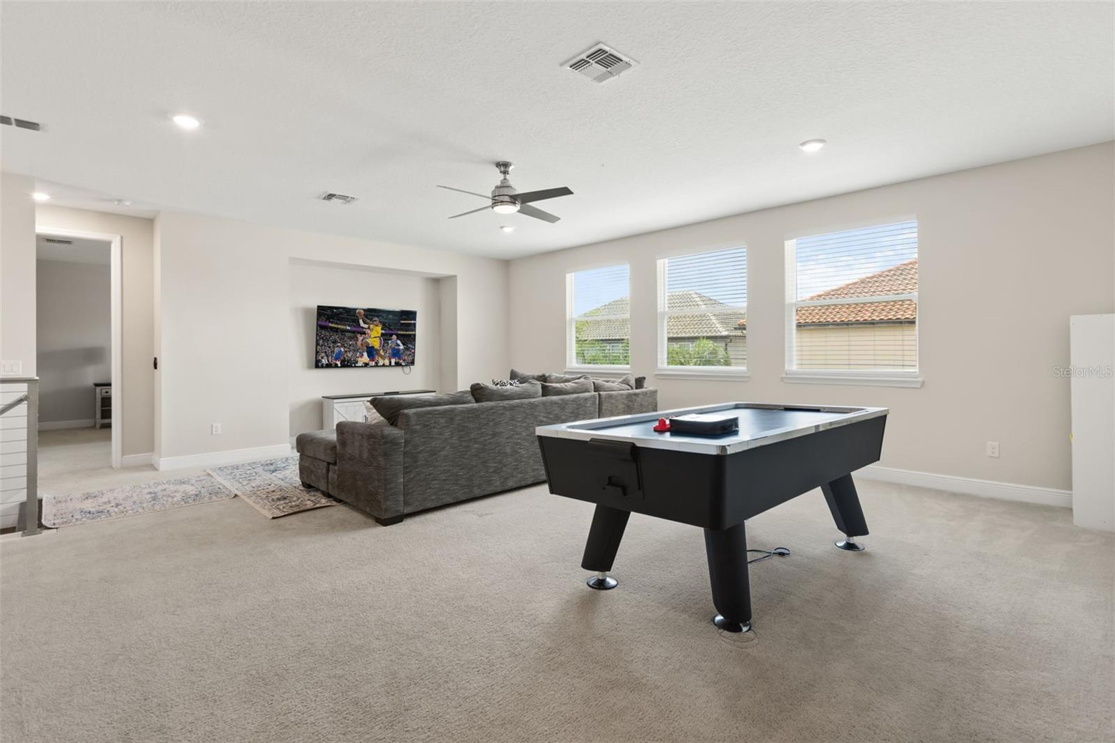 8373 Ludington Cir Property Photo 3