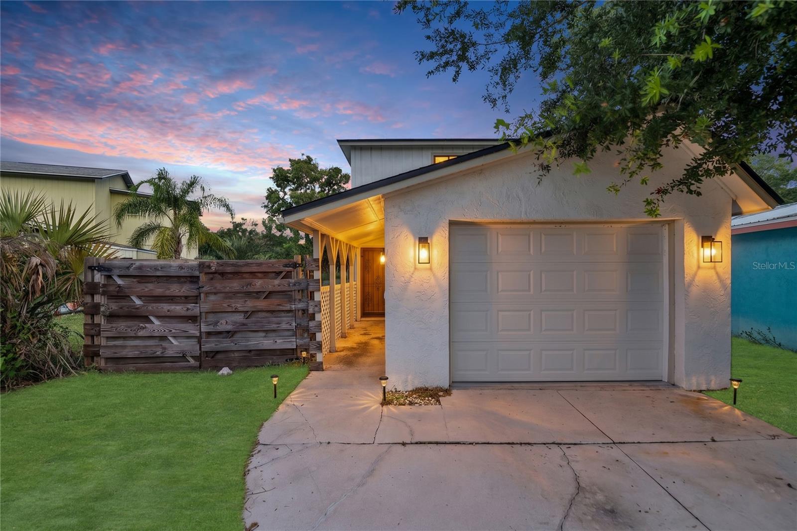 189 OAK LN