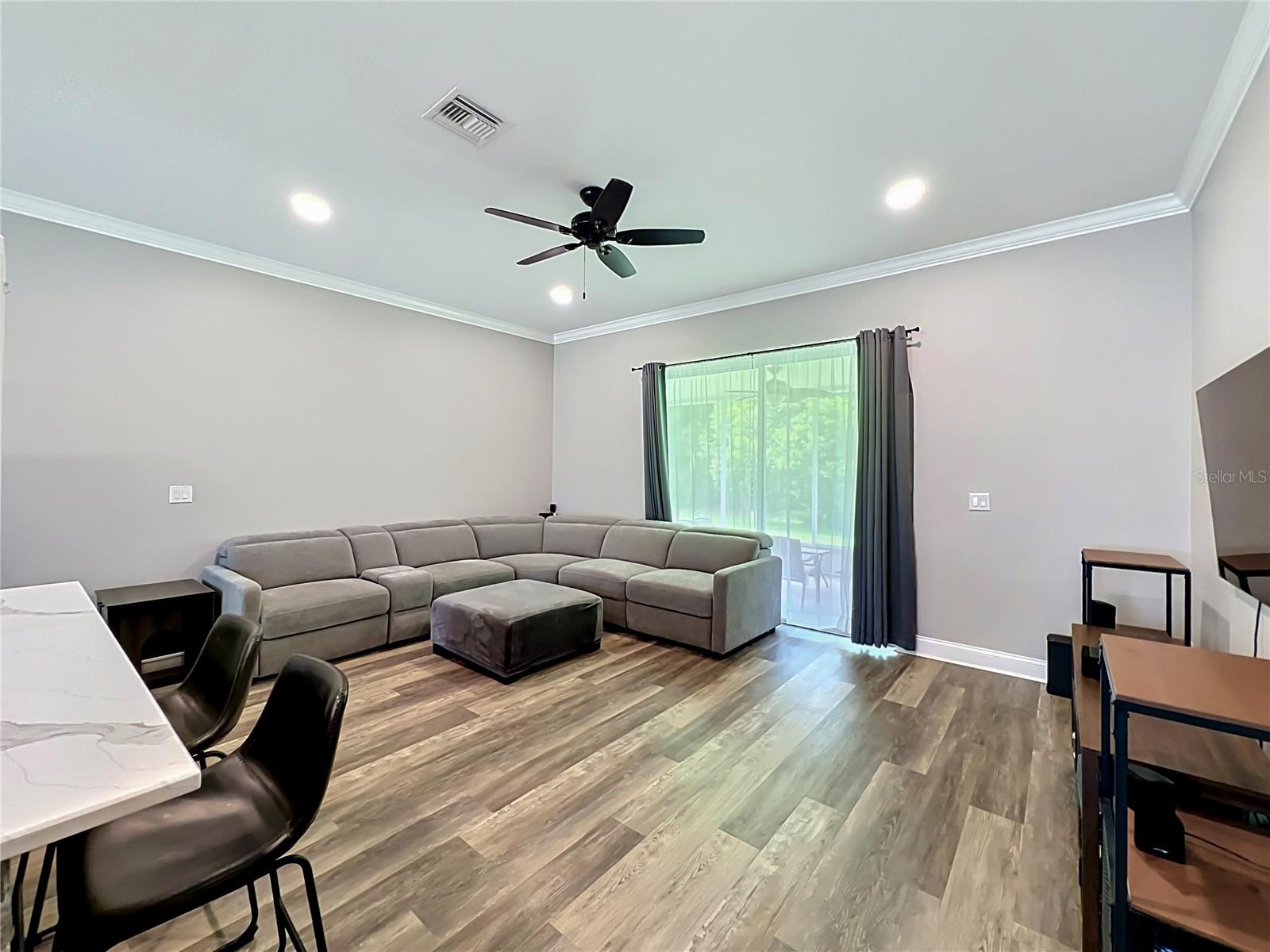 300 E Geneva St Property Photo 15
