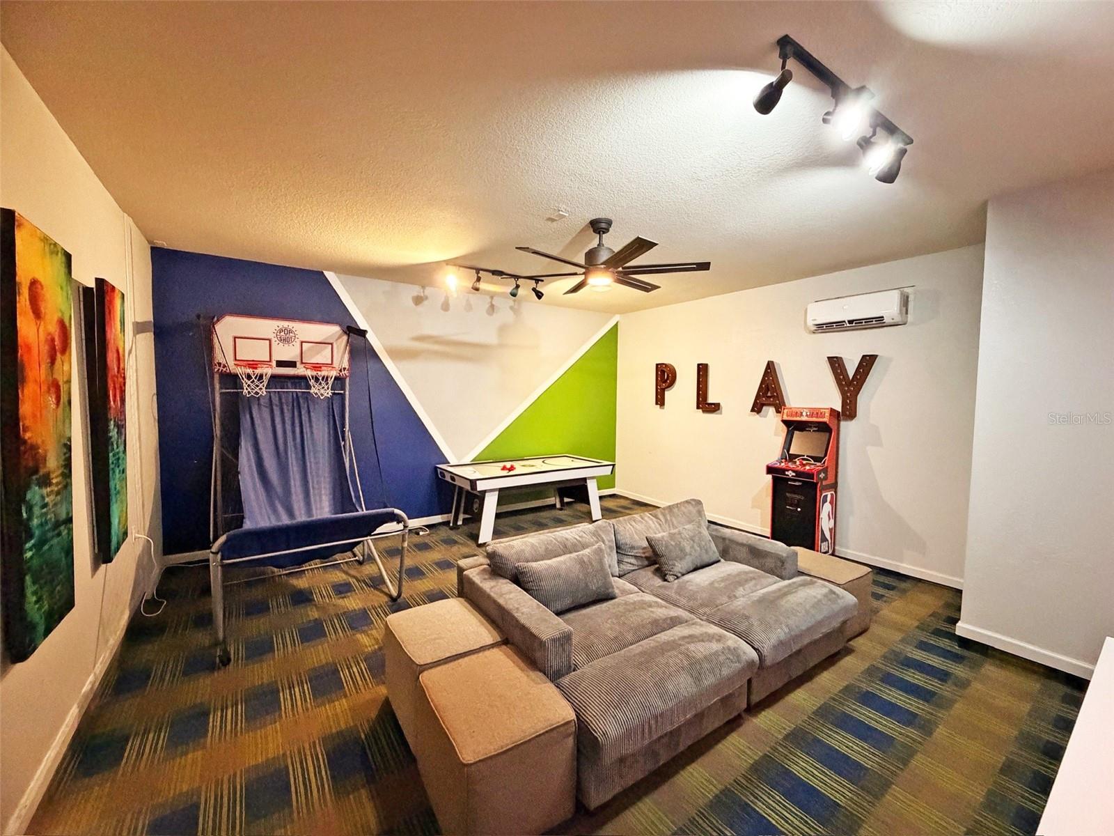 7805 Beechfield St Property Photo 2