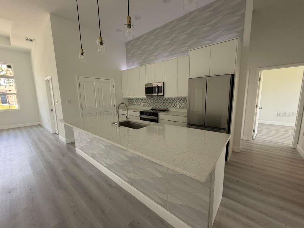 2551 Alhaven Ter Property Photo 5