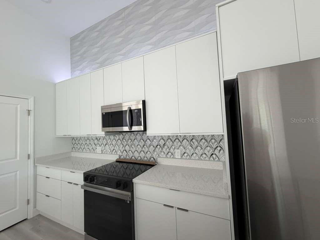 2551 Alhaven Ter Property Photo 6