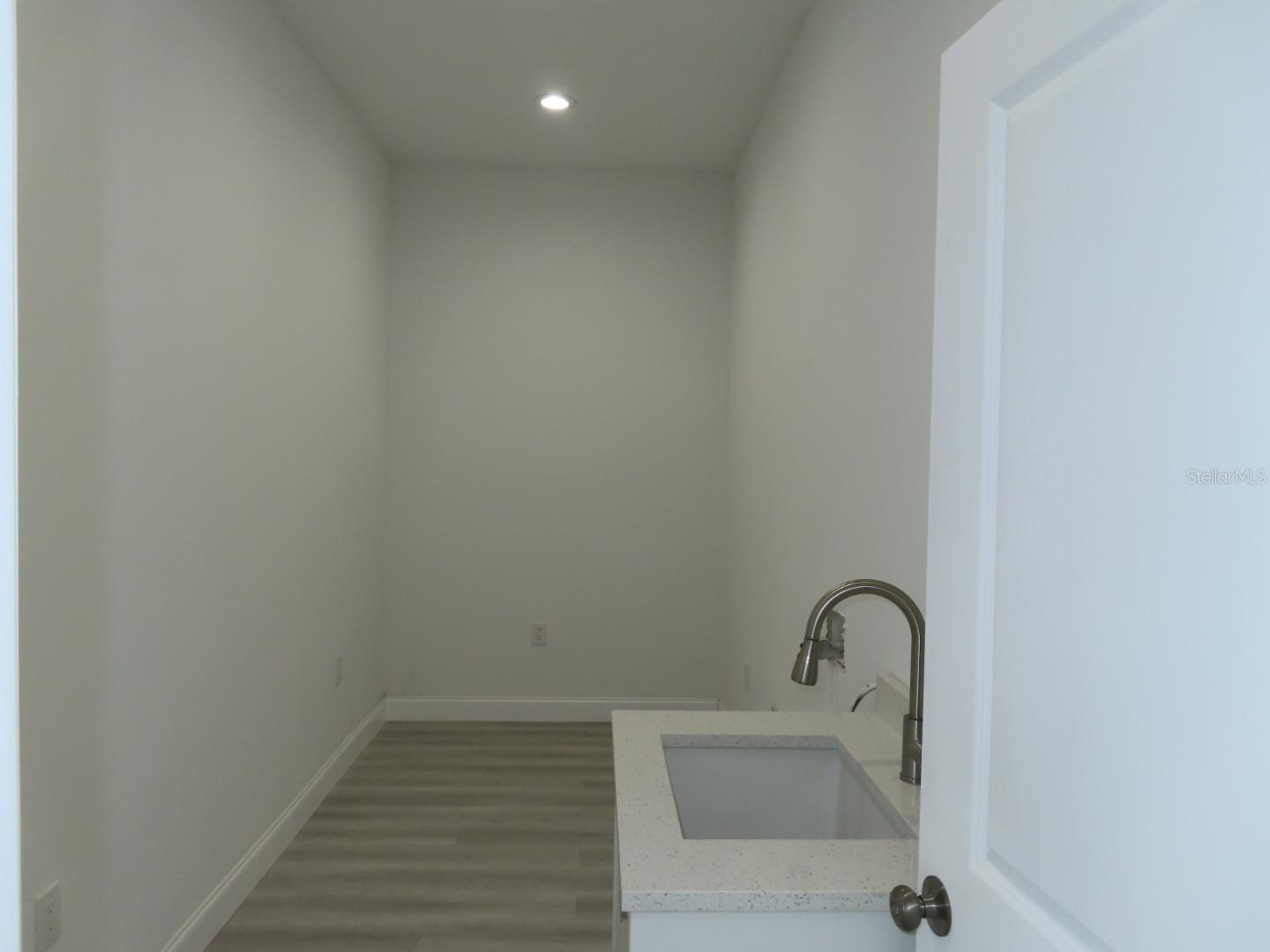 2551 Alhaven Ter Property Photo 28