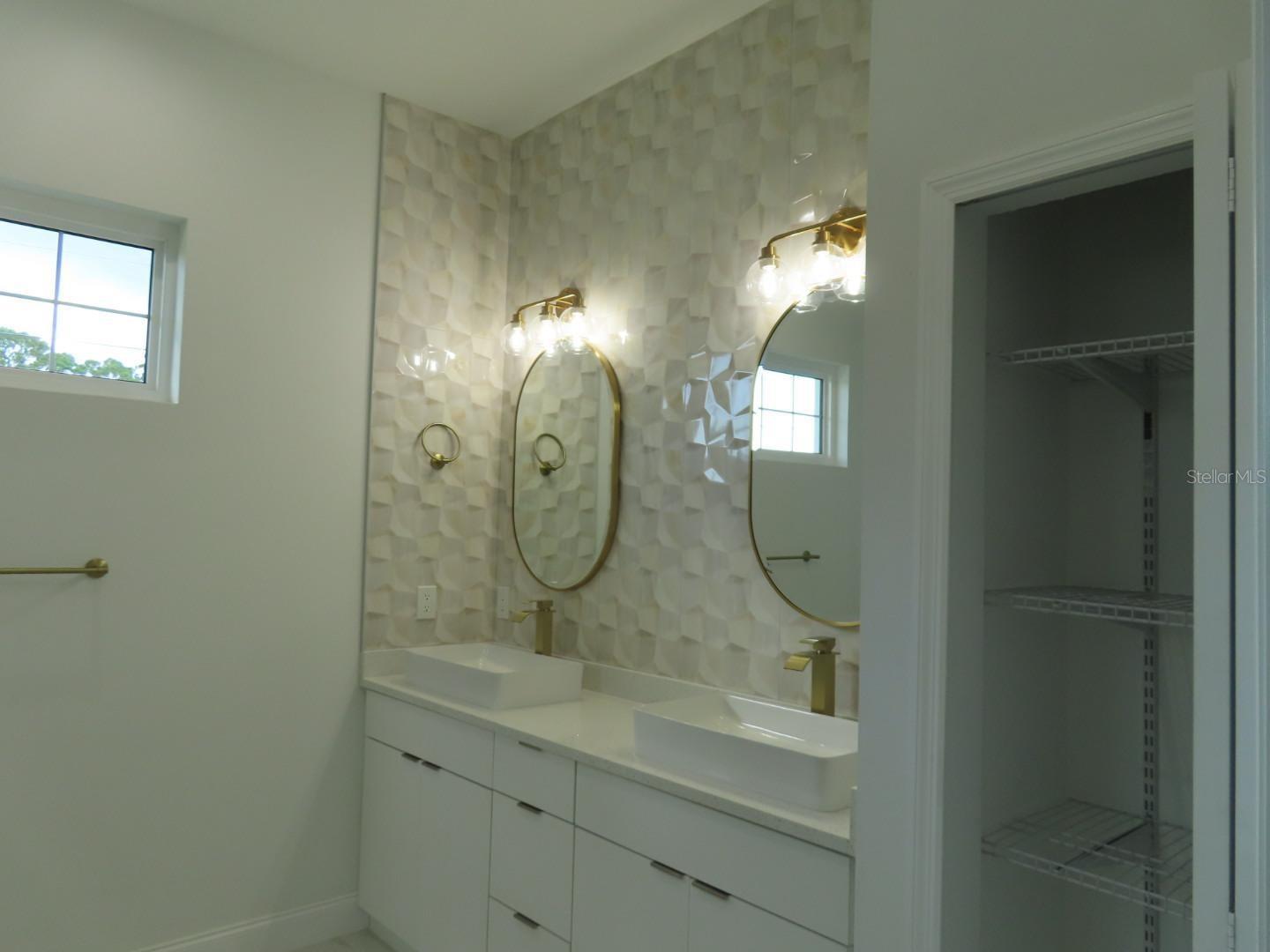 2551 Alhaven Ter Property Photo 29