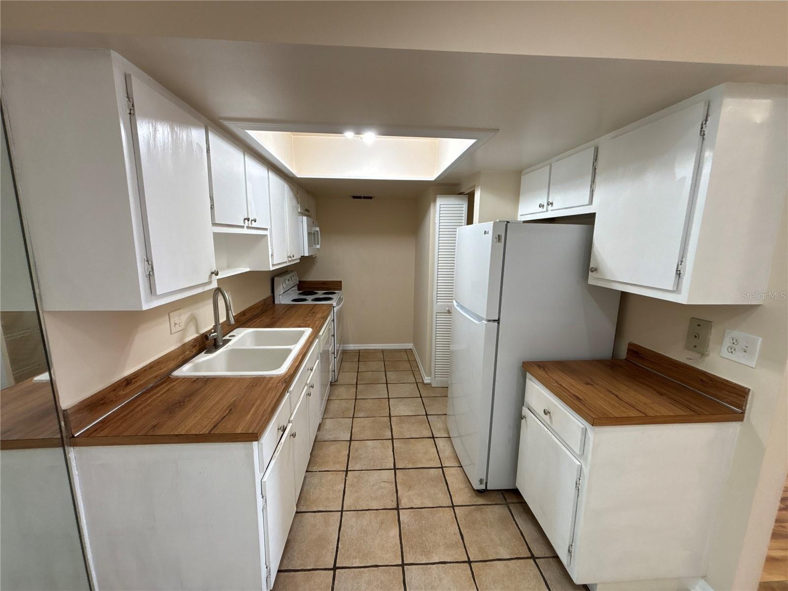 5169 Vineland Rd #b208 Property Photo 5