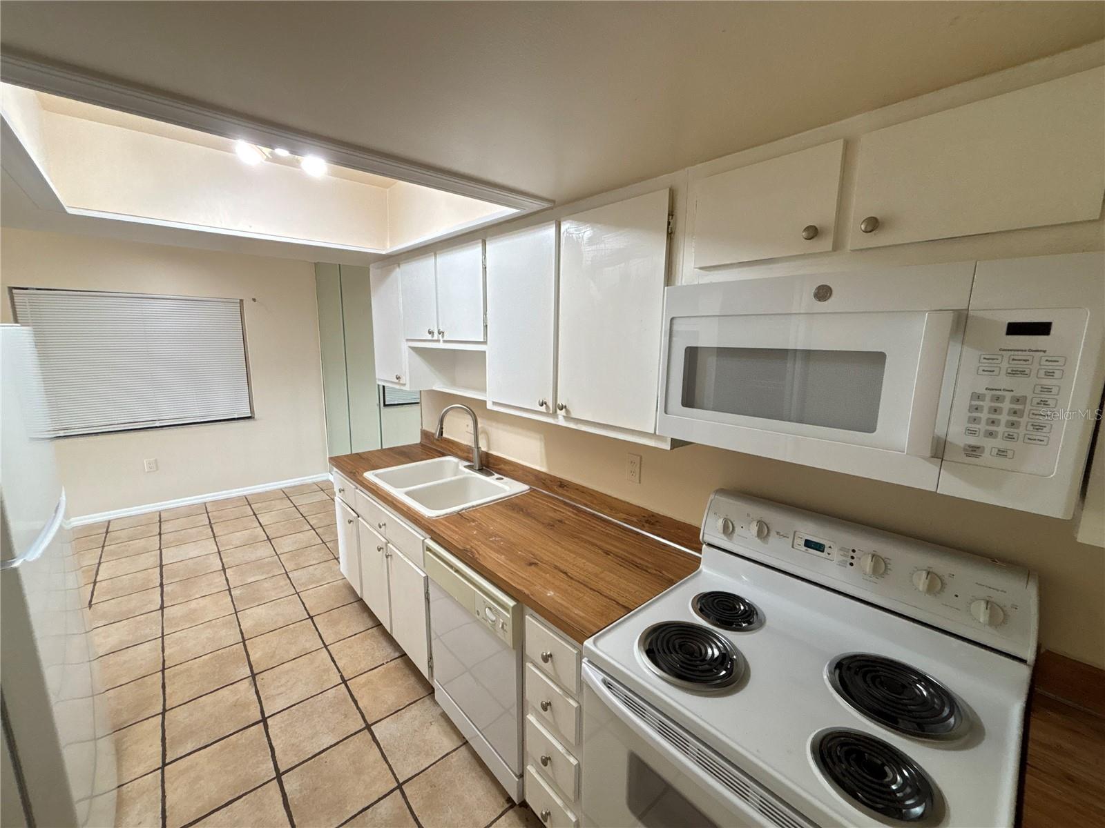 5169 Vineland Rd #b208 Property Photo 6