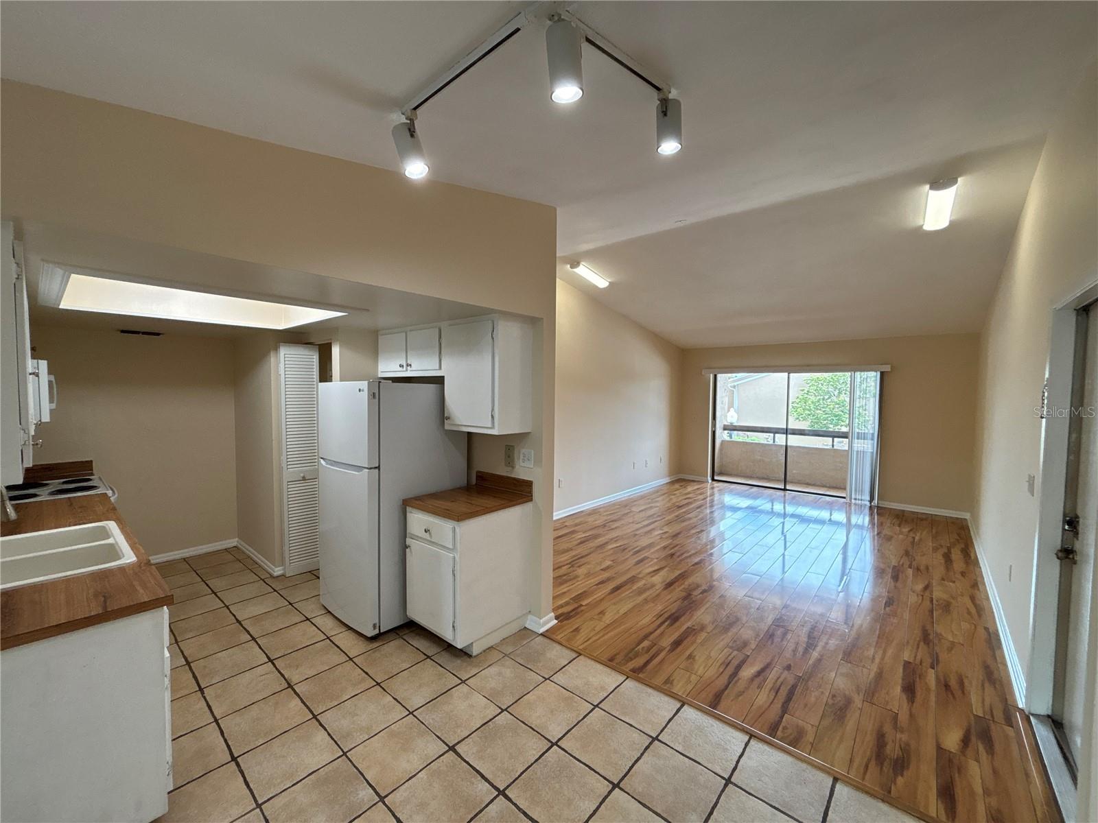 5169 Vineland Rd #b208 Property Photo 7