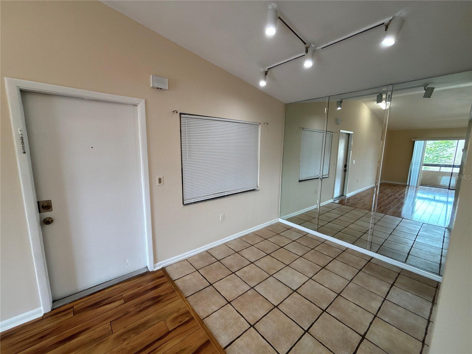 5169 Vineland Rd #b208 Property Photo 8