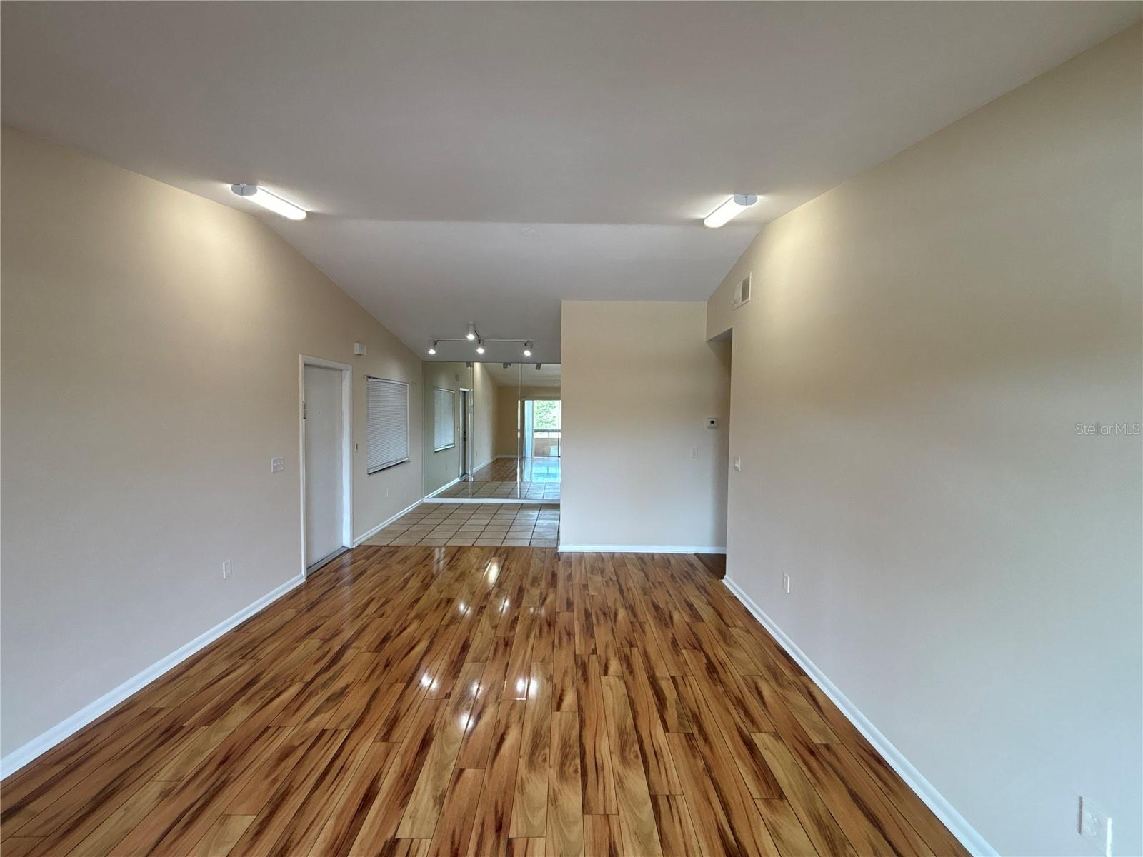 5169 Vineland Rd #b208 Property Photo 9