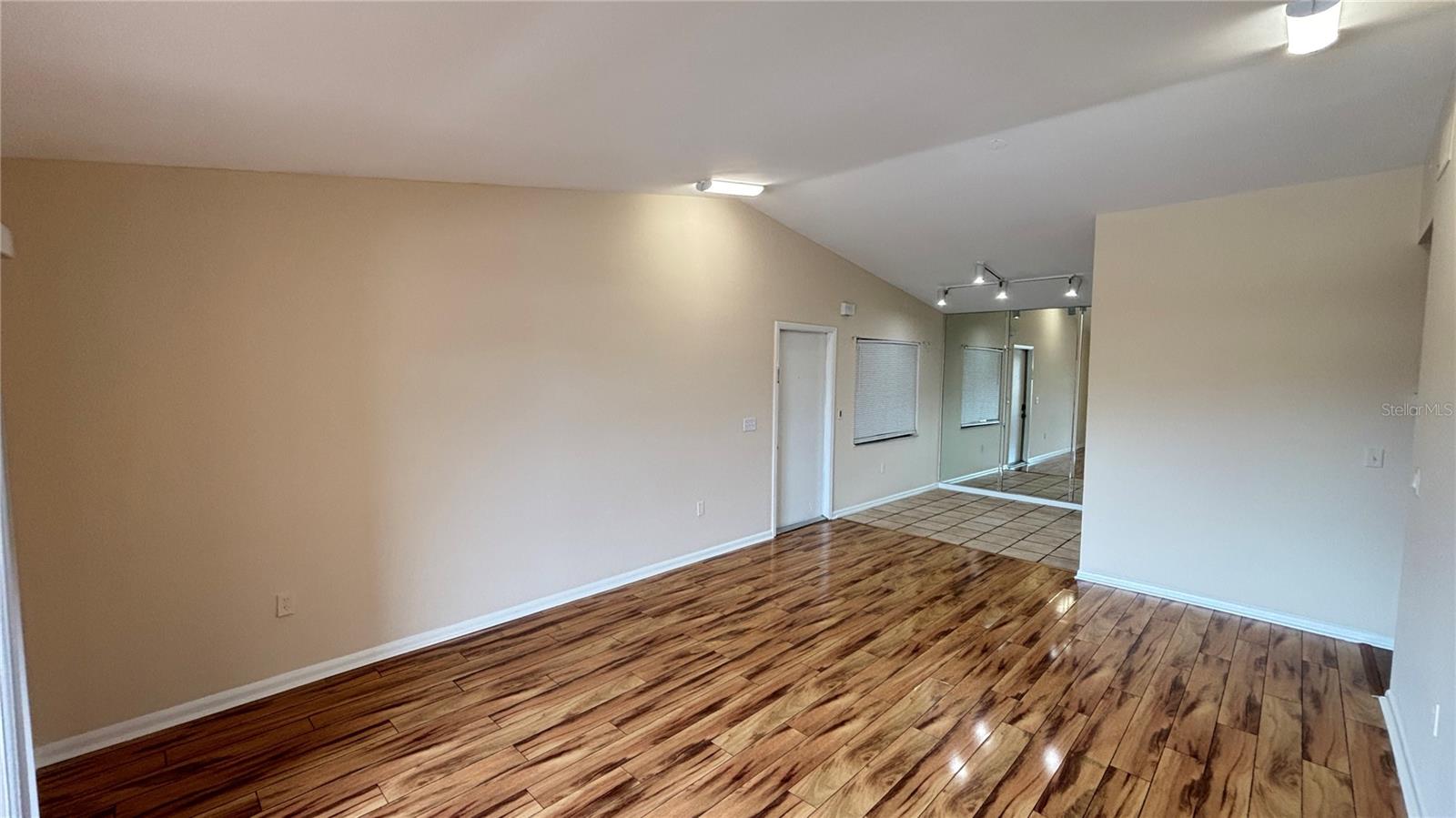 5169 Vineland Rd #b208 Property Photo 10