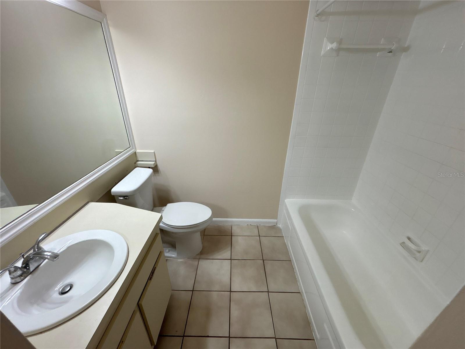 5169 Vineland Rd #b208 Property Photo 16