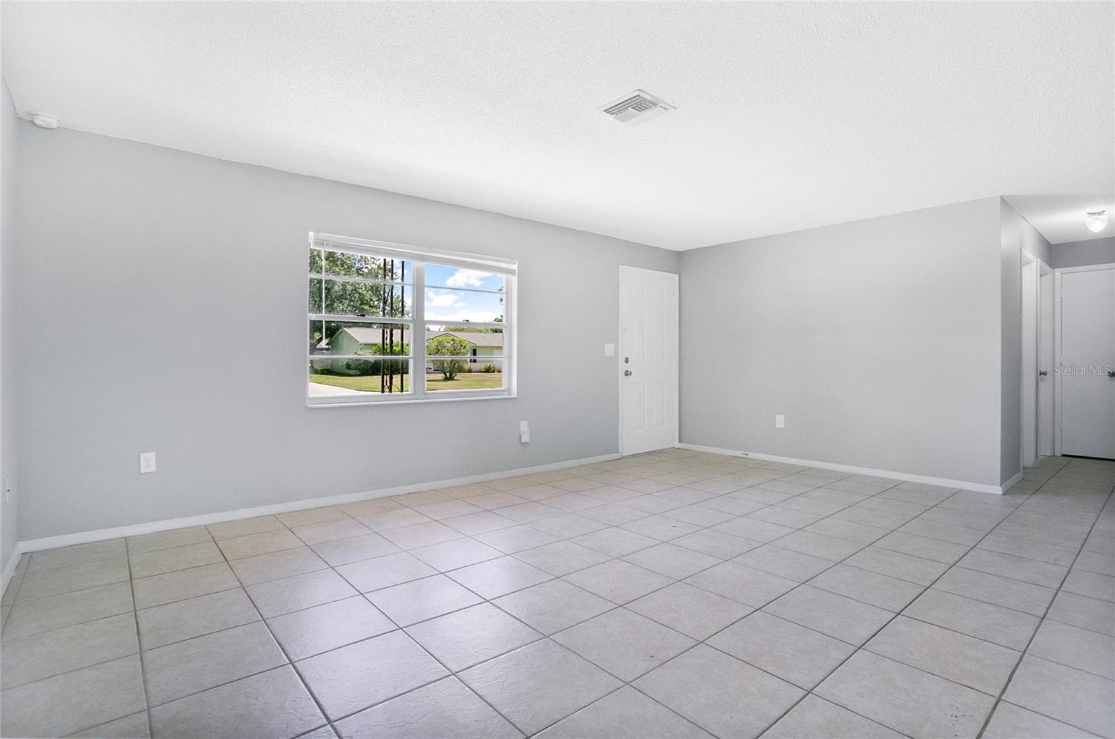 405 Long Dr Property Photo 3