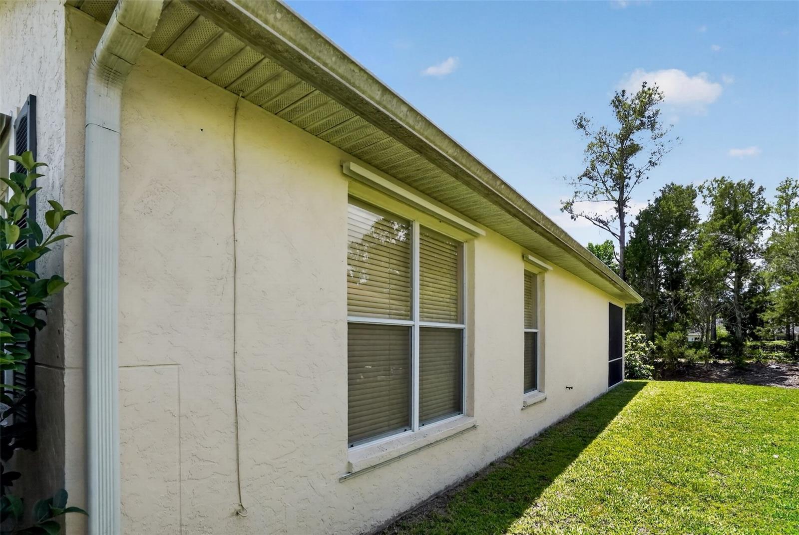 11226 Primrose Cir Property Photo 7