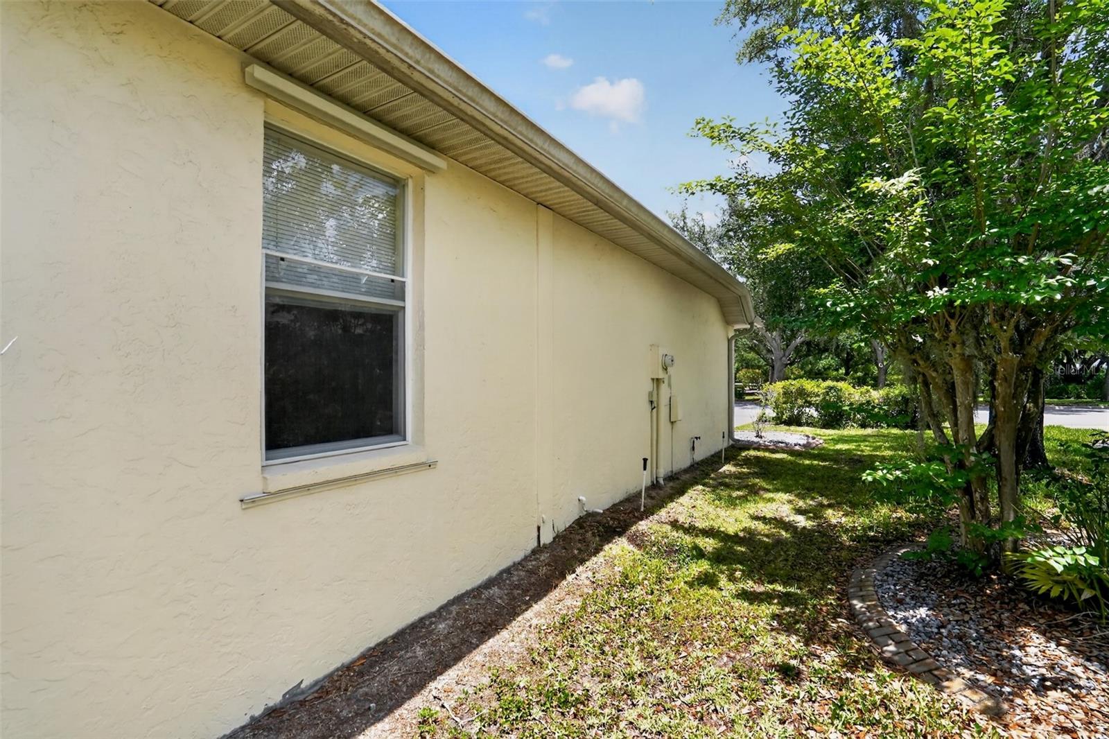 11226 Primrose Cir Property Photo 8