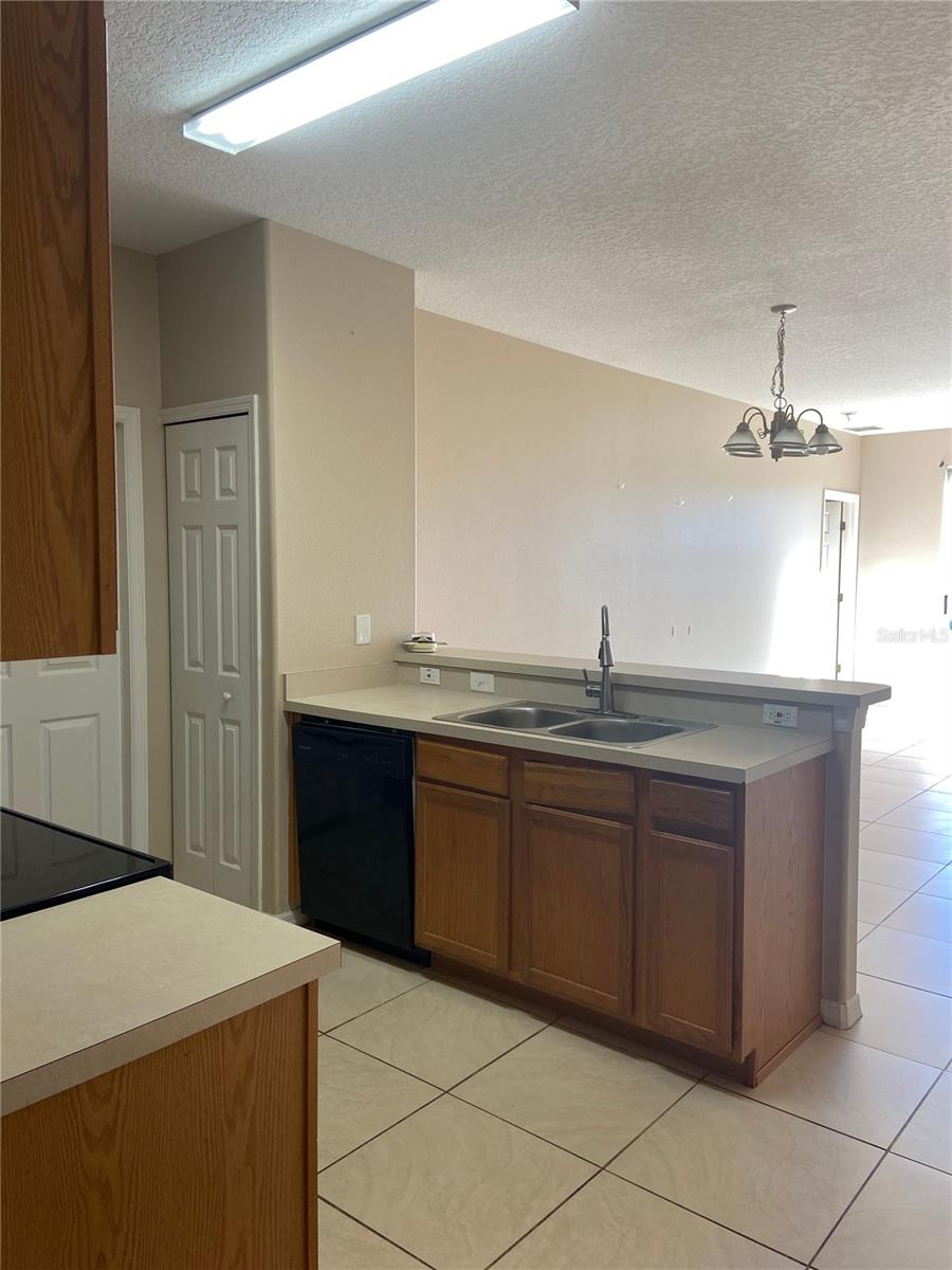 628 Madina Cir Property Photo 4