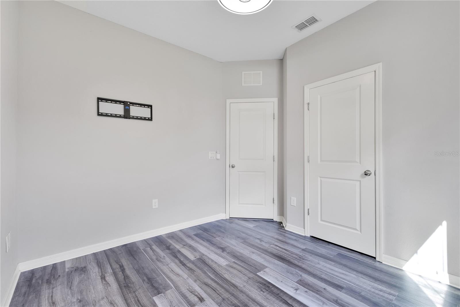 5041 Caspian St Property Photo 12