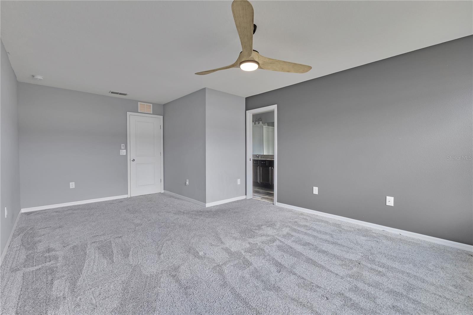 5041 Caspian St Property Photo 16