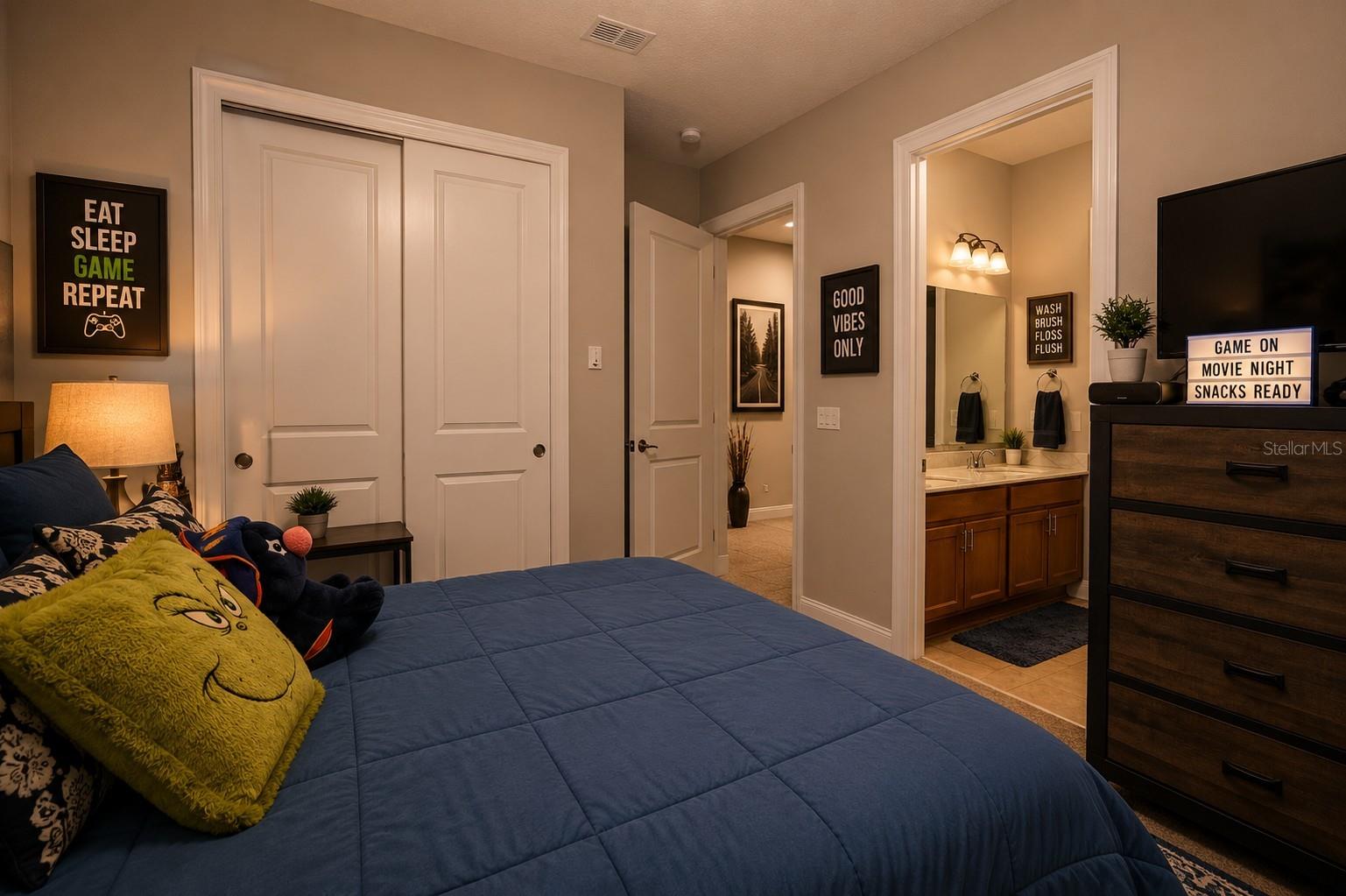 15149 Canoe Pl Property Photo 37