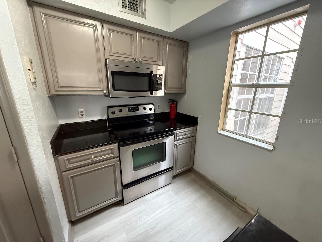 696 Youngstown Pkwy #315 Property Photo 6