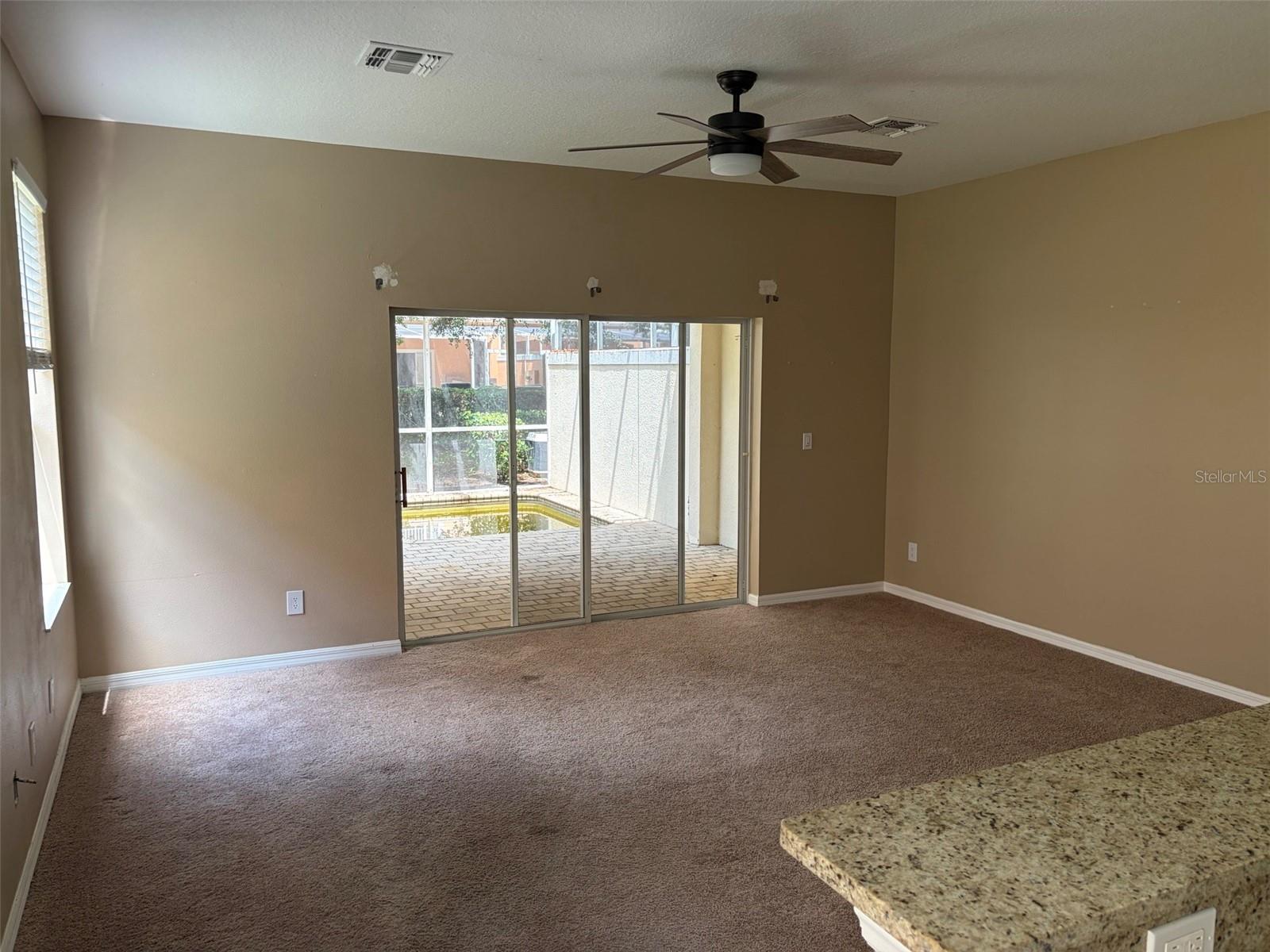 1407 Retreat Cir Property Photo 3