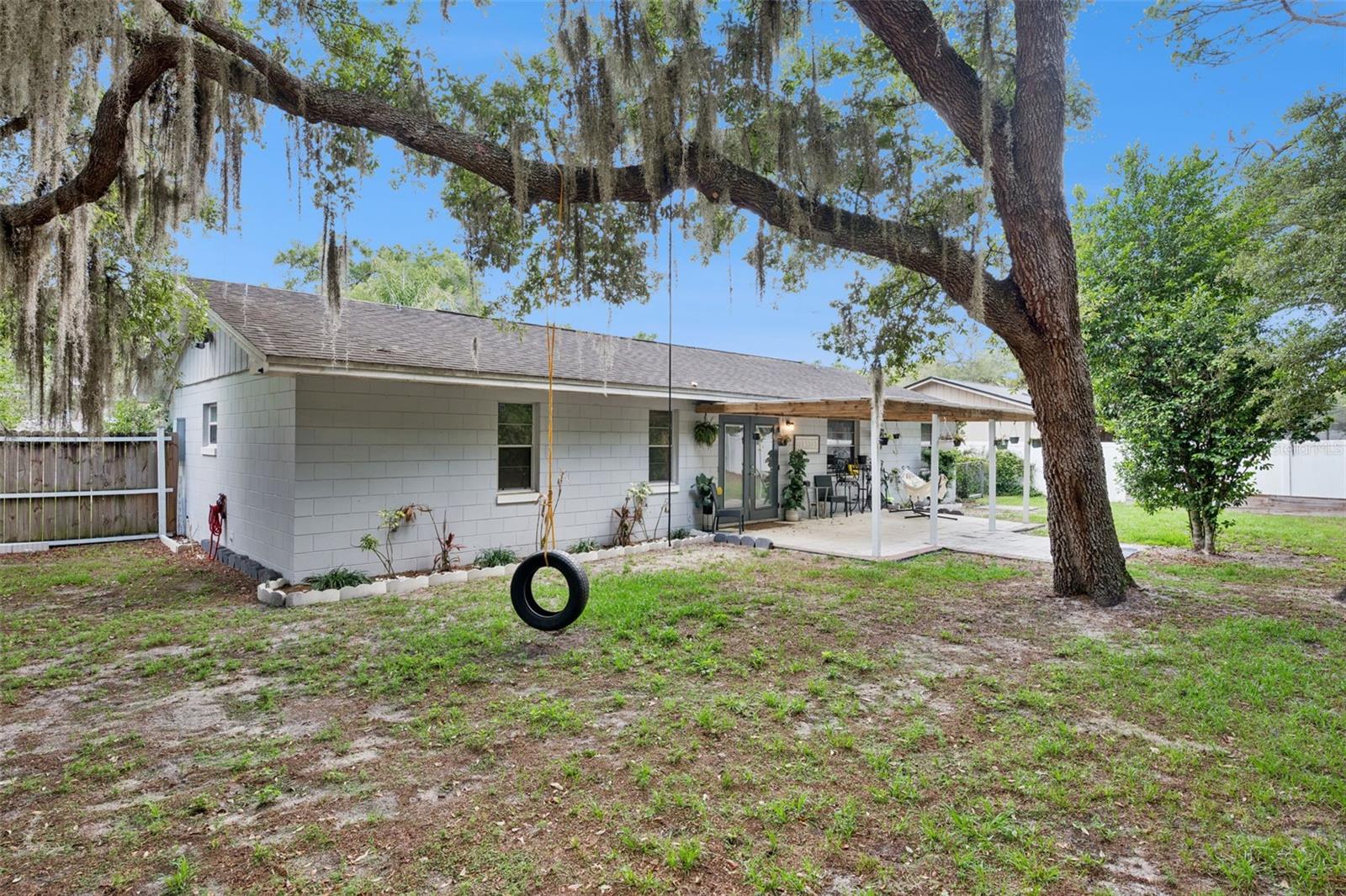 1335 Yvonne St Property Photo 23