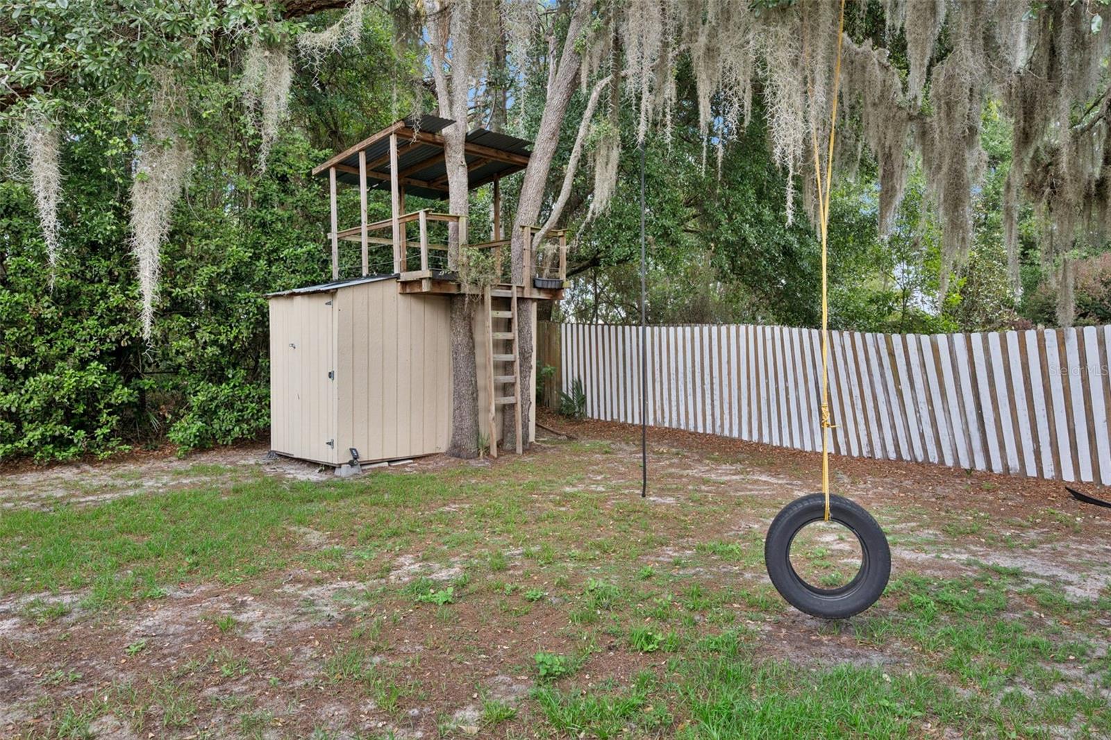 1335 Yvonne St Property Photo 25