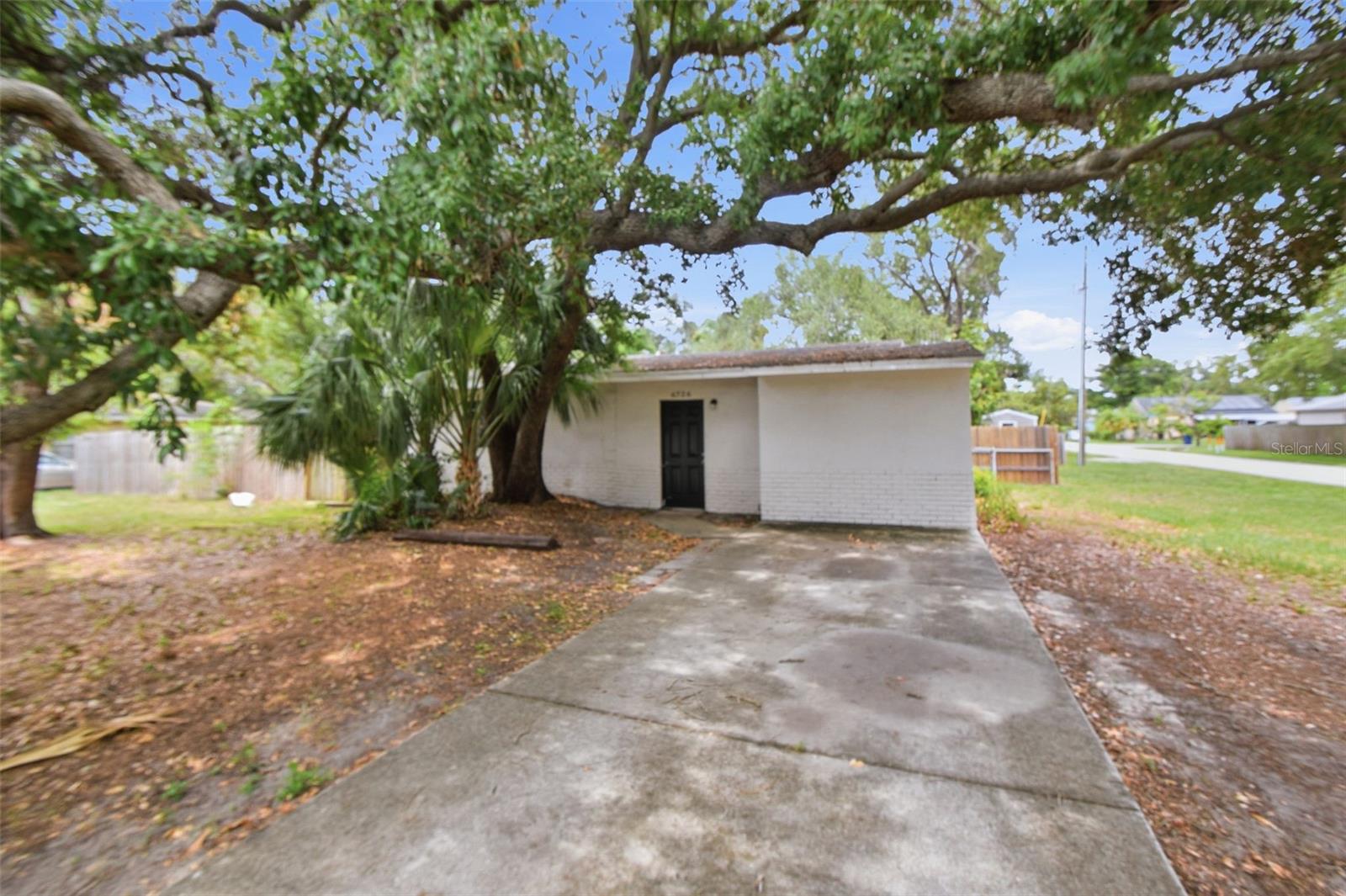 6726 S Dauphin Ave Property Photo 3