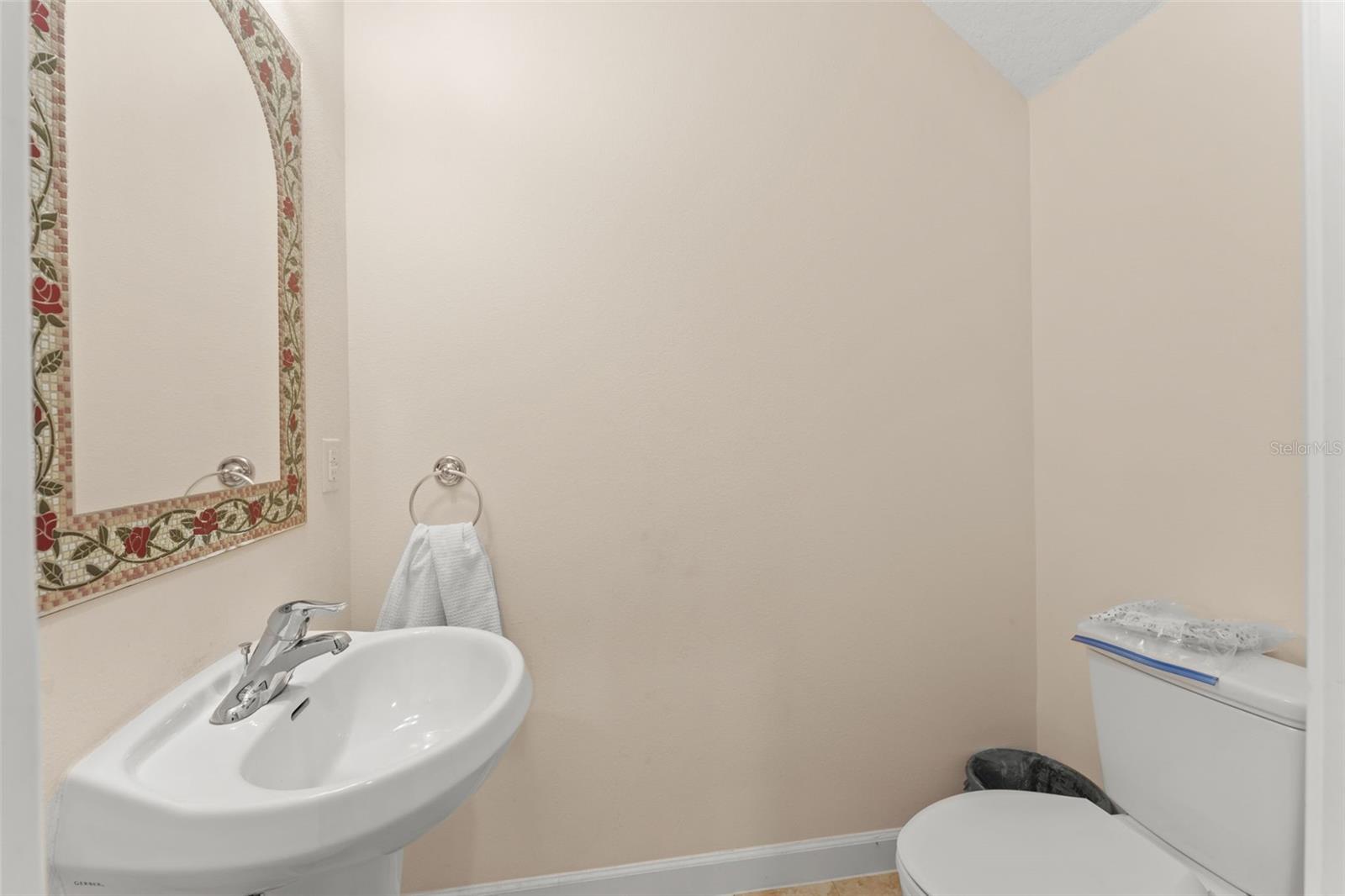 1880 Peterson Pl Property Photo 4