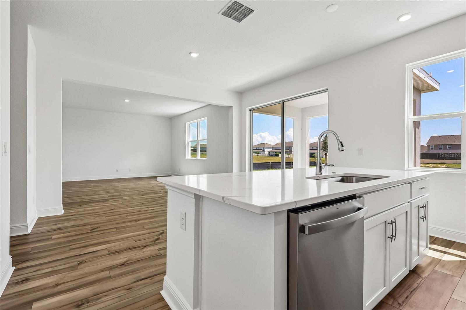 367 Lemongrass Rd Property Photo 7