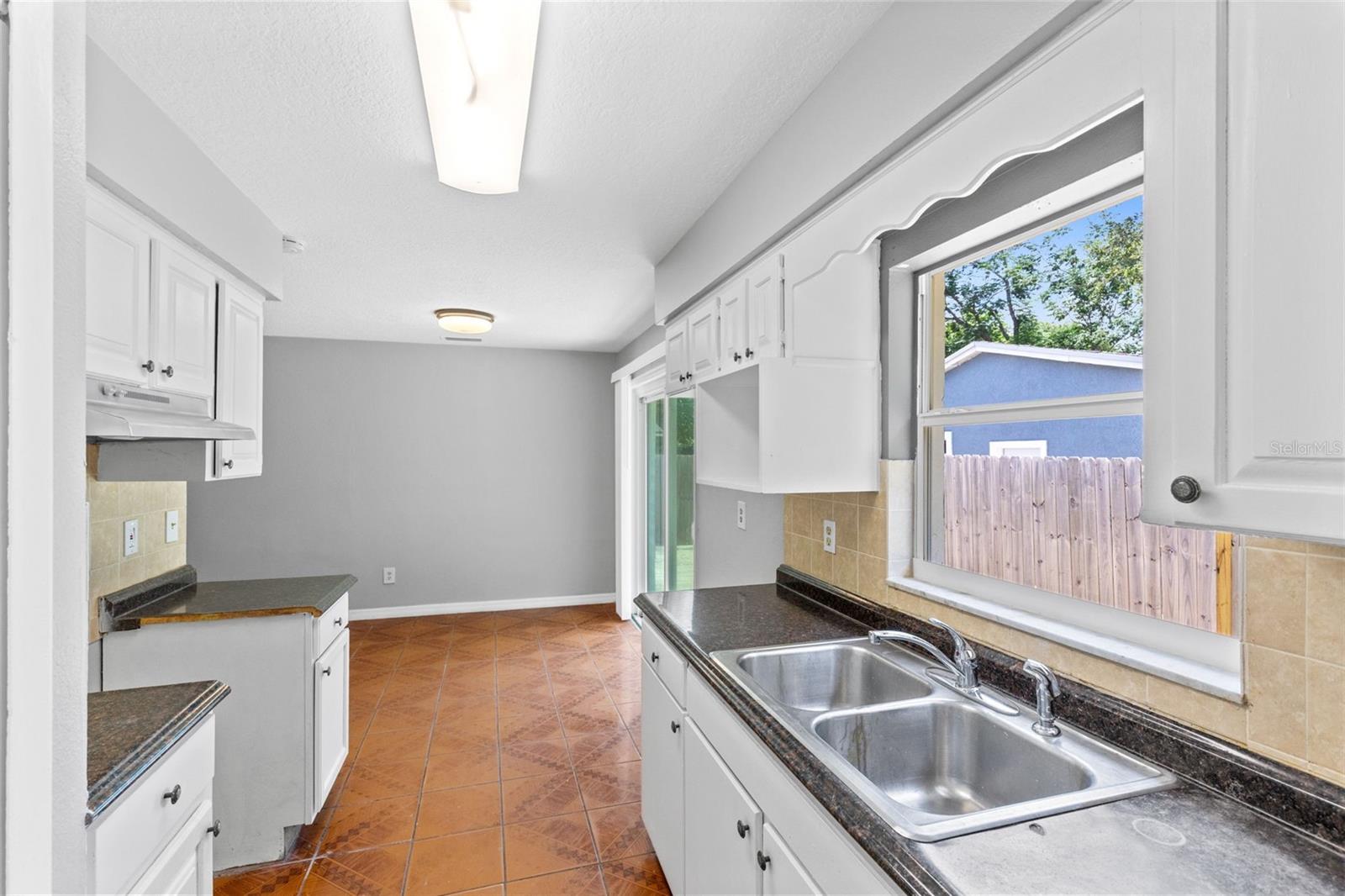3432 Harry St Property Photo 8