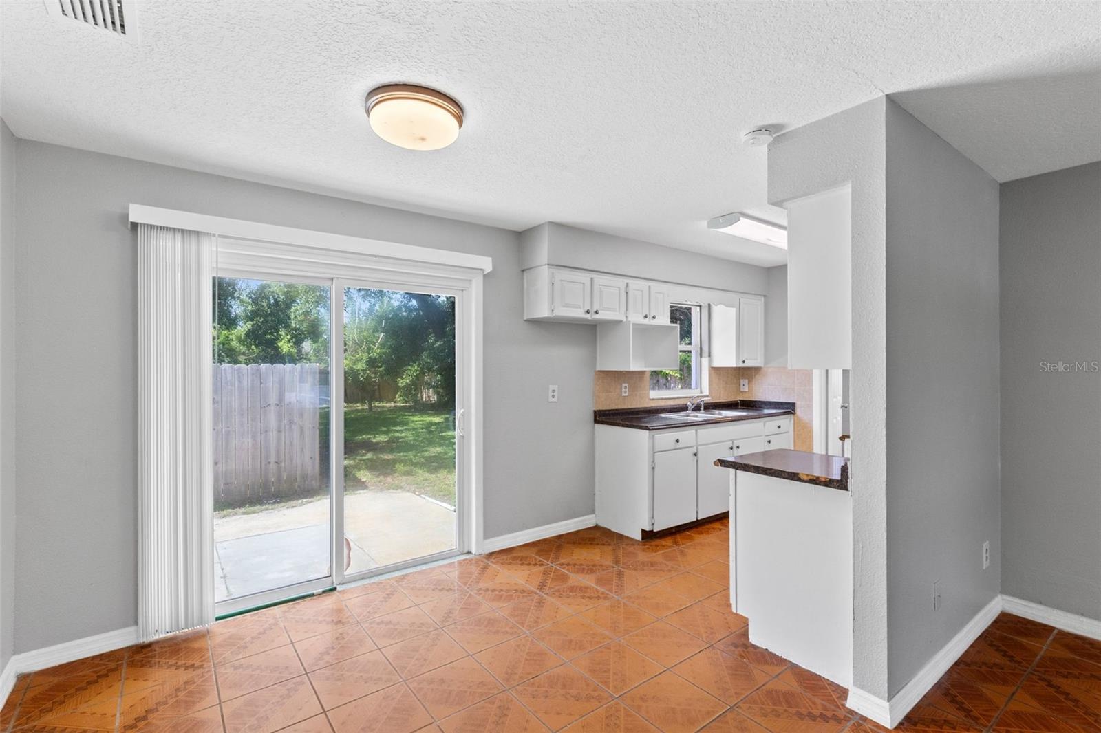 3432 Harry St Property Photo 9