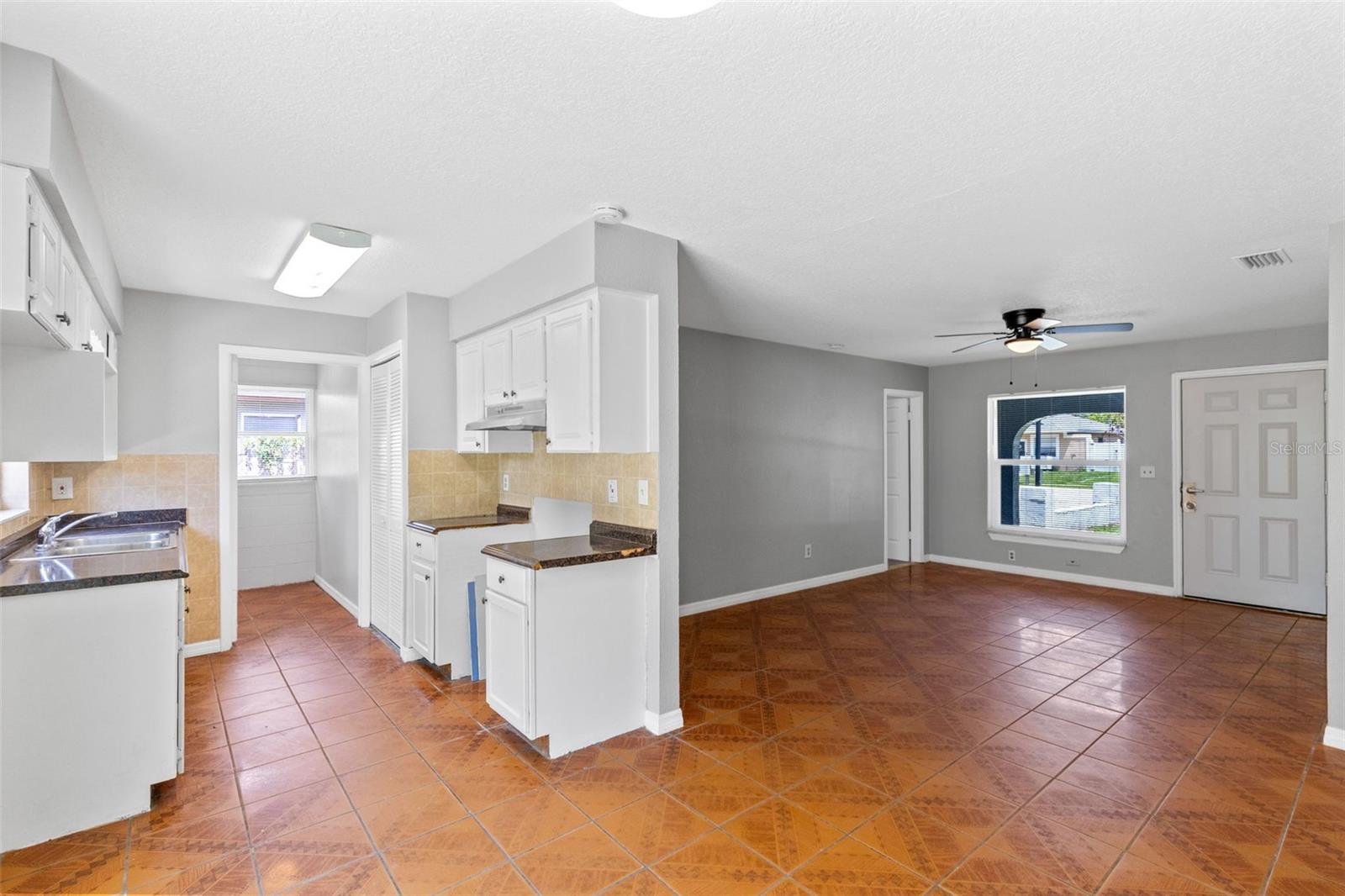 3432 Harry St Property Photo 10