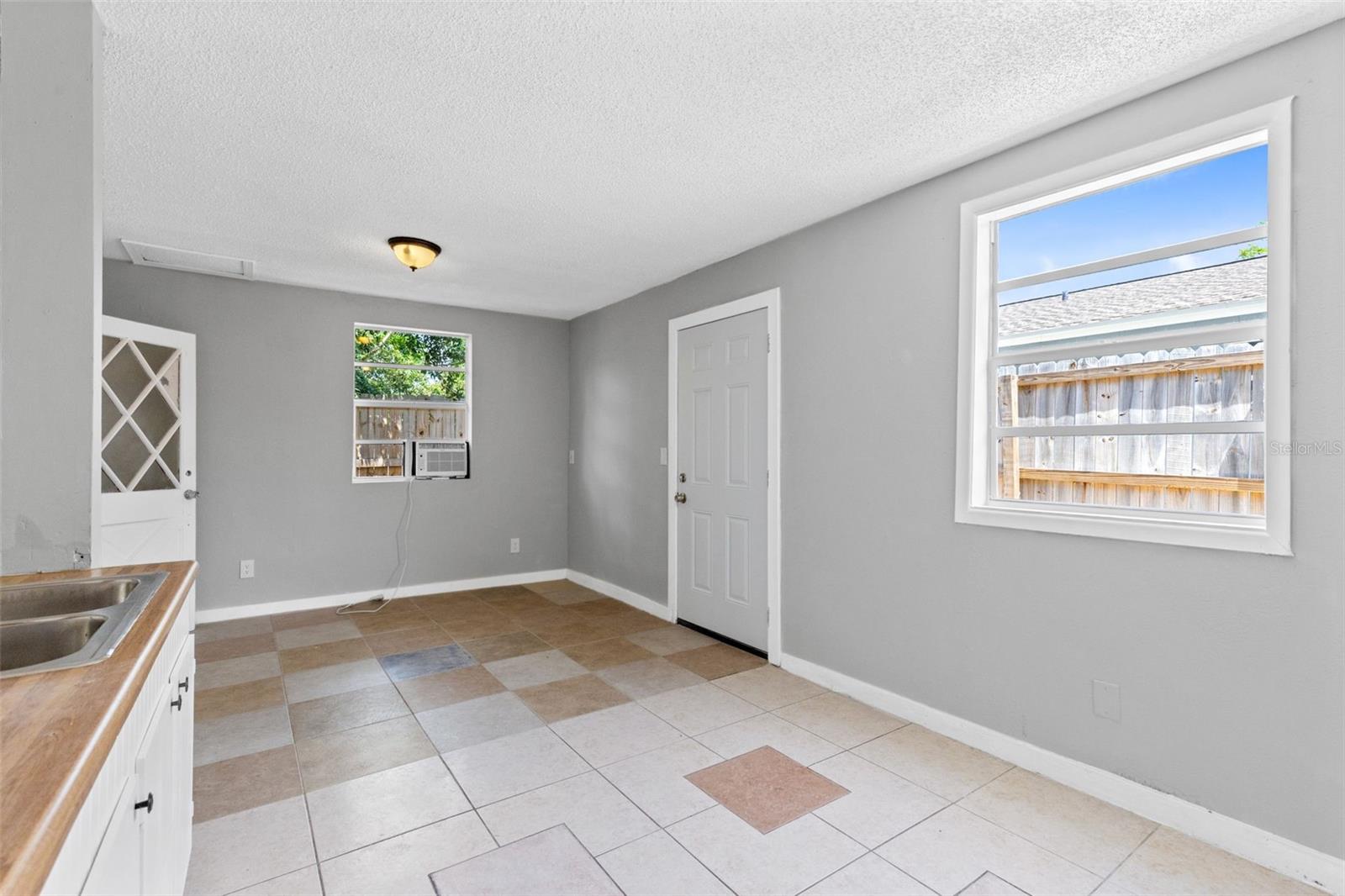 3432 Harry St Property Photo 32