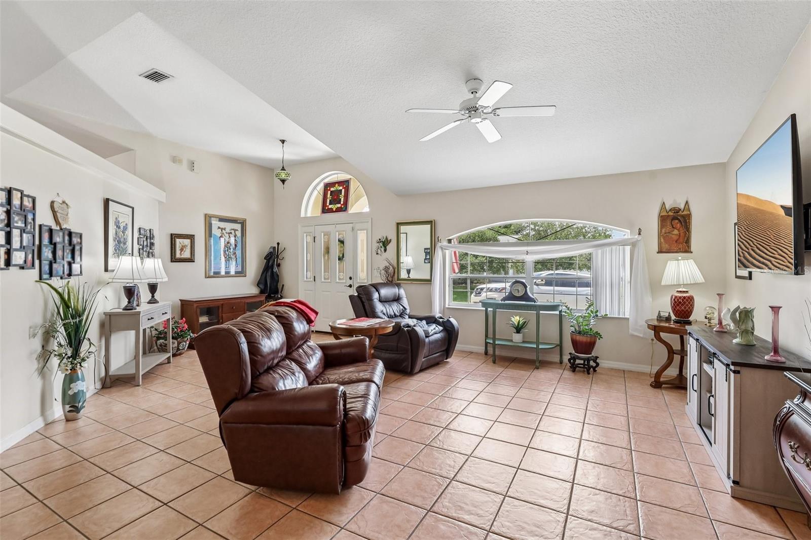 60 Woodbury Dr Property Photo 4