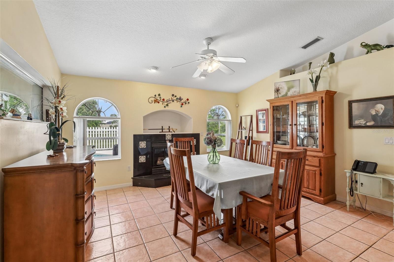 60 Woodbury Dr Property Photo 7