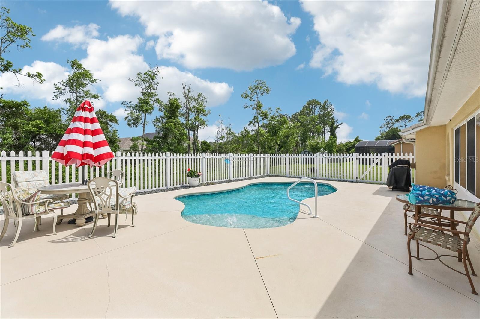 60 Woodbury Dr Property Photo 26