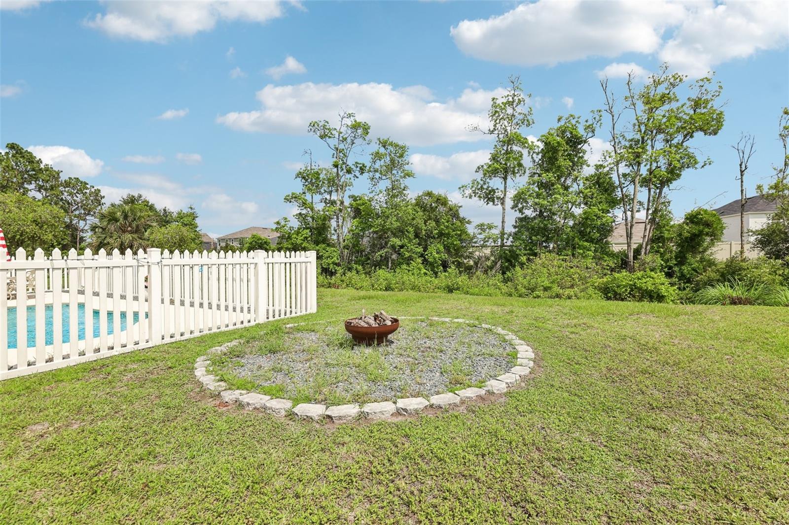60 Woodbury Dr Property Photo 29